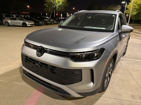 New 2025 Volkswagen Tiguan S FWD image 9