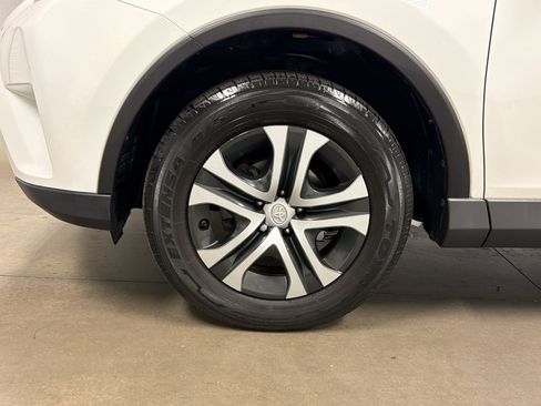 Used 2017 Toyota RAV4 LE FWD image 13