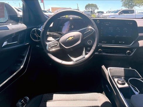 Used 2026 Chevrolet Equinox LT FWD image 5