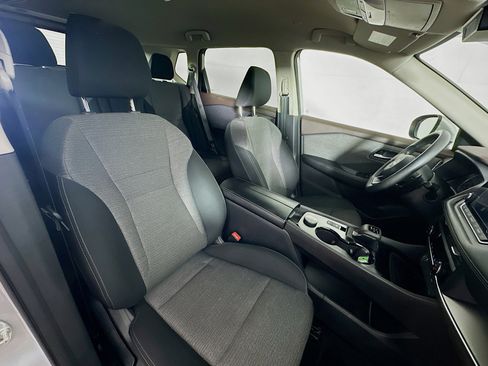 Used 2023 Nissan Rogue SV AWD/4WD image 29