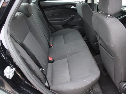 Used 2018 Ford Focus SE w/ SE Appearance Package image 6