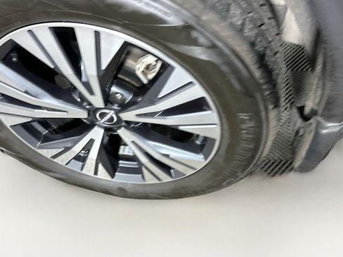 Used 2022 Nissan Rogue SV image 11