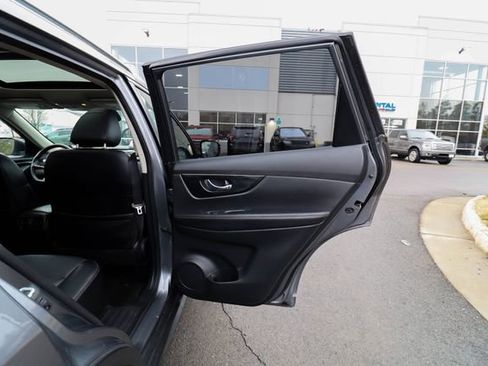 Used 2018 Nissan Rogue SL w/ Premium Package image 57