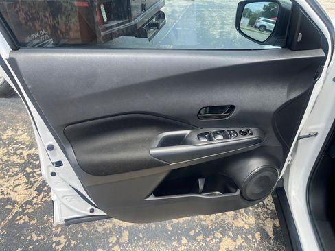 Used 2022 Nissan Kicks S FWD image 9