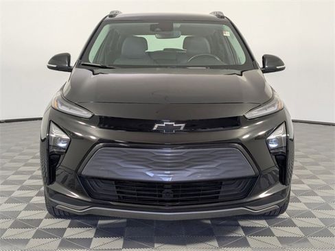 Certified 2023 Chevrolet Bolt EUV LT w/ Convenience Package image 3