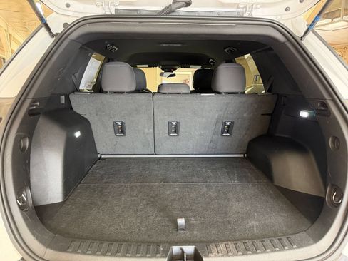 Used 2025 Chevrolet Equinox LT AWD/4WD image 27