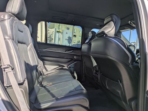 Used 2022 Jeep Grand Cherokee L Overland w/ Luxury Tech Group IV image 19