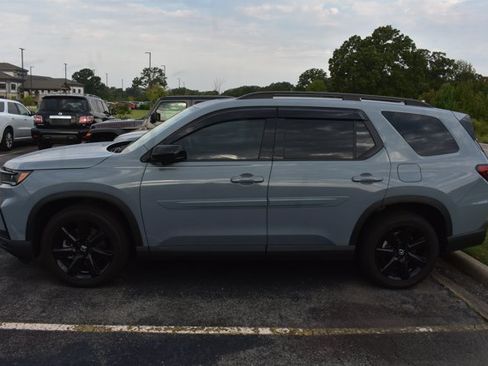 Used 2025 Honda Pilot Black Edition image 7