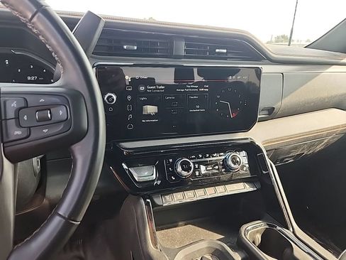 Used 2025 GMC Sierra 2500 AT4 AWD/4WD image 4