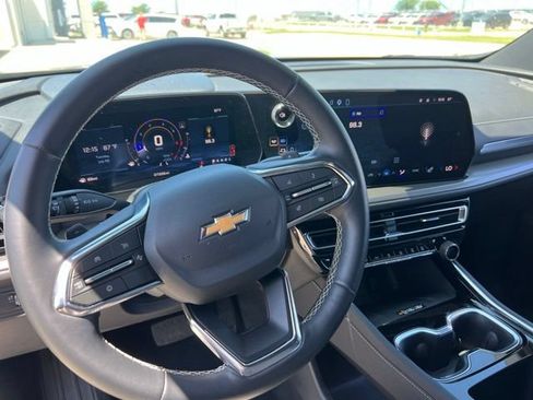 Used 2026 Chevrolet Traverse LT w/ Driver Confidence Package FWD image 8