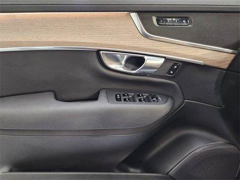 Used 2025 Volvo XC90 B5 Plus image 24