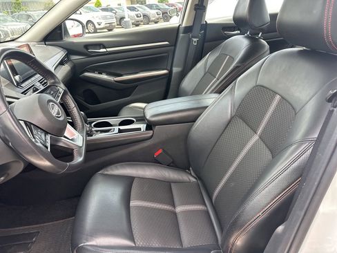 Used 2024 Nissan Altima 2.5 SR FWD image 8