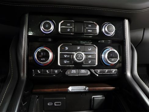 Used 2023 GMC Yukon XL Denali Ultimate image 10