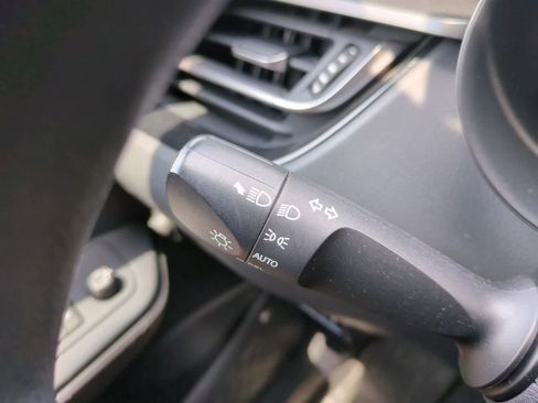 Used 2019 Toyota C-HR LE FWD image 25