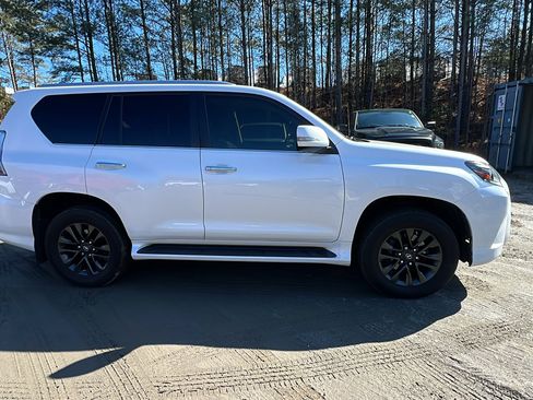 Used 2020 Lexus GX 460 Premium w/ Premium Package image 7