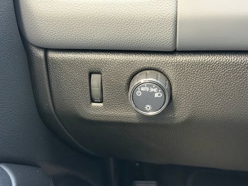Used 2021 Chevrolet Colorado W/T RWD image 12