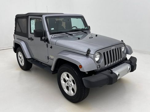 Used 2015 Jeep Wrangler Sahara AWD/4WD image 6