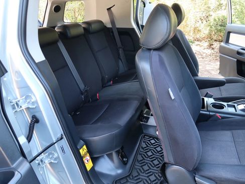 Used 2007 Toyota FJ Cruiser 4WD image 36