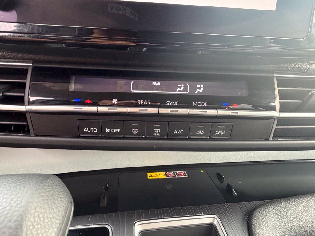 Used 2025 Toyota Sienna LE AWD/4WD image 24