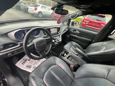 Used 2019 Chrysler Pacifica Touring-L FWD image 12