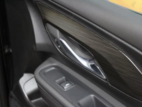 Used 2023 GMC Terrain SLT w/ LPO, Floor Liner Package AWD/4WD image 9