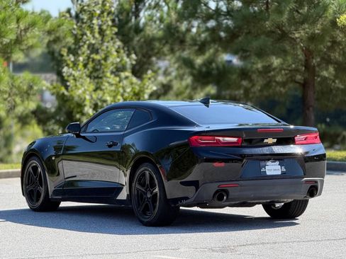 Used 2017 Chevrolet Camaro LT RWD image 10
