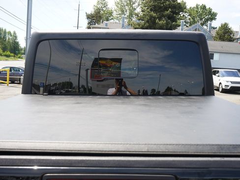 Used 2020 Jeep Gladiator Sport w/ Technology Group AWD/4WD image 5