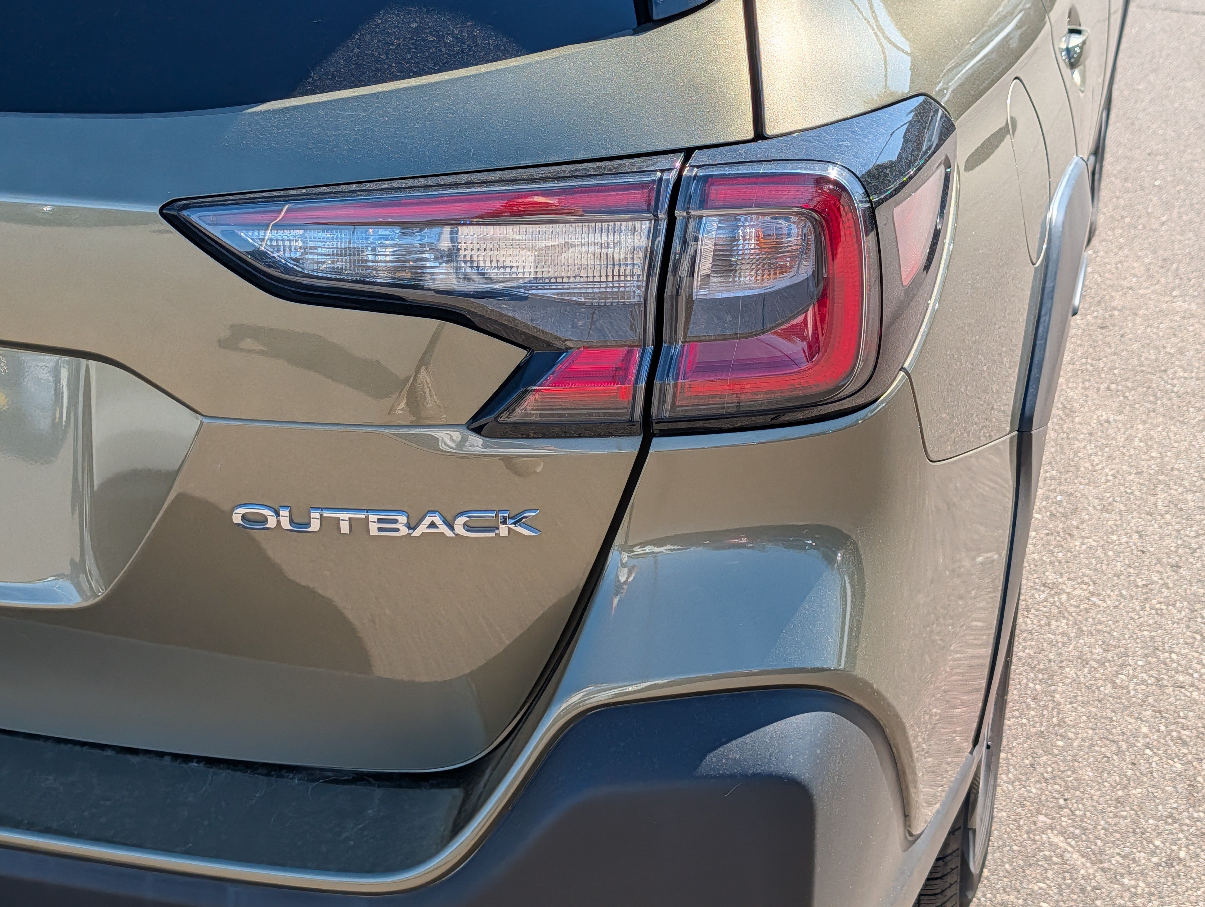 Certified 2025 Subaru Outback Premium AWD/4WD image 17