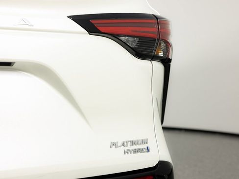 Used 2021 Toyota Sienna Platinum image 12