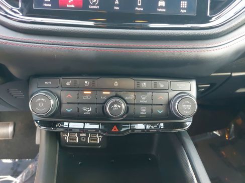 Used 2024 Dodge Durango GT image 22