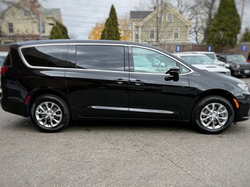 New 2026 Chrysler Pacifica Select image 4