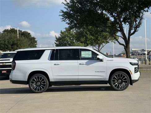 New 2026 Chevrolet Suburban High Country image 3