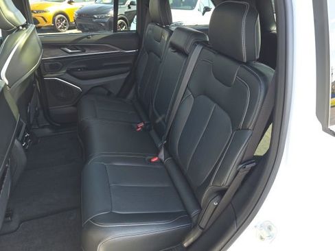 Used 2025 Jeep Grand Cherokee Overland w/ Adv Protech Group III image 39