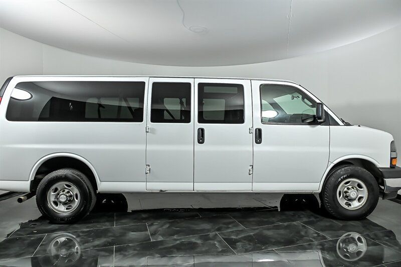 Used 2017 Chevrolet Express 3500 LT w/ LT Preferred Equipment Group RWD image 9