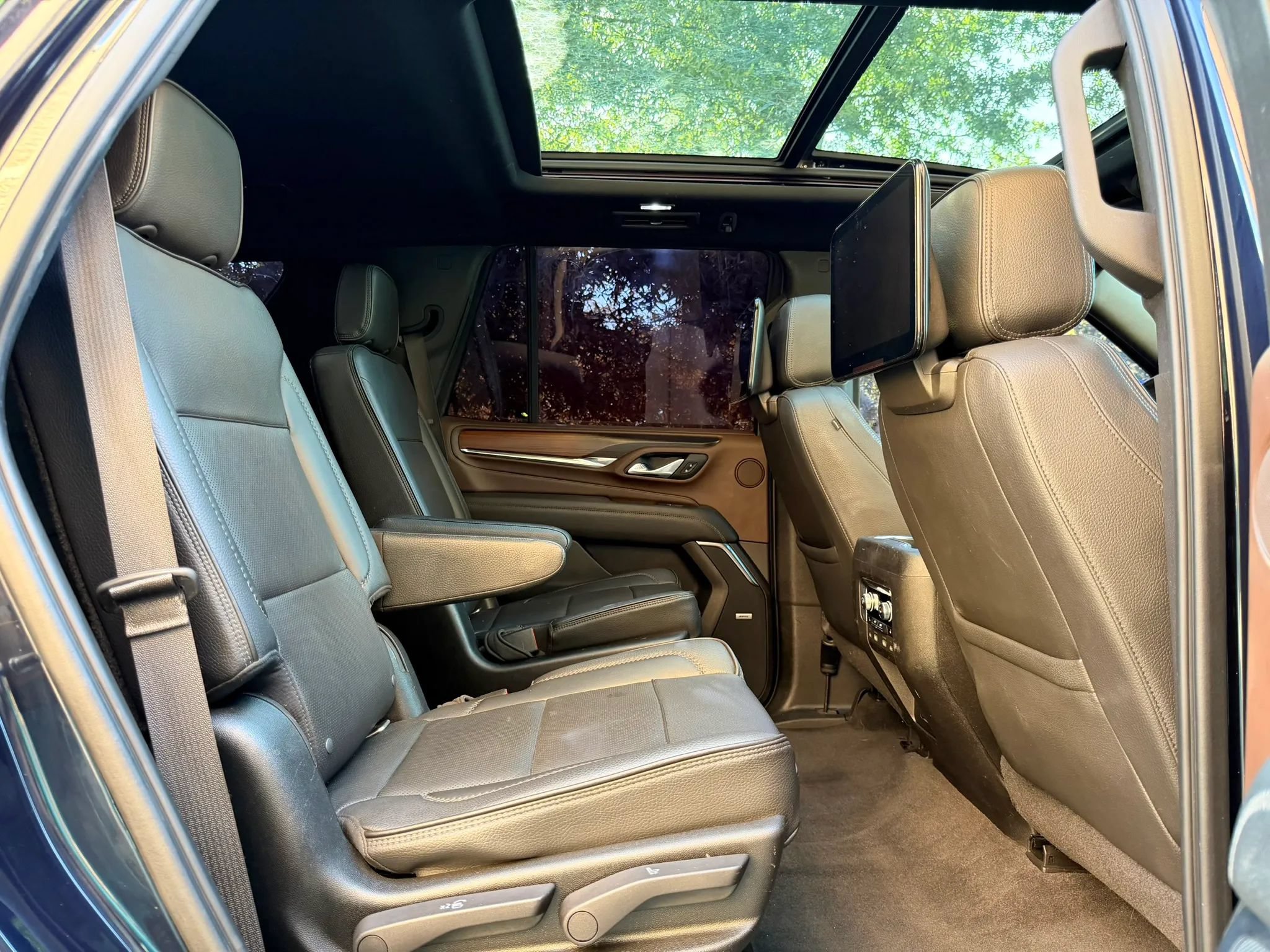 Used 2021 GMC Yukon Denali w/ Denali Premium Package AWD/4WD image 29