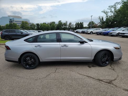Used 2025 Honda Accord SE image 28
