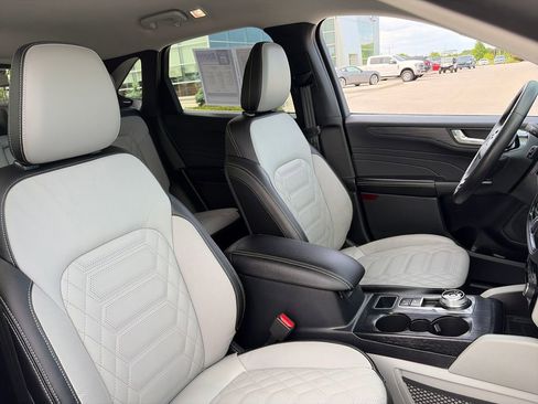 Used 2023 Ford Escape Platinum w/ Premium Technology Package AWD/4WD image 15