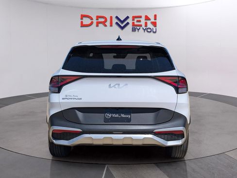 Used 2024 Kia Sportage EX image 4