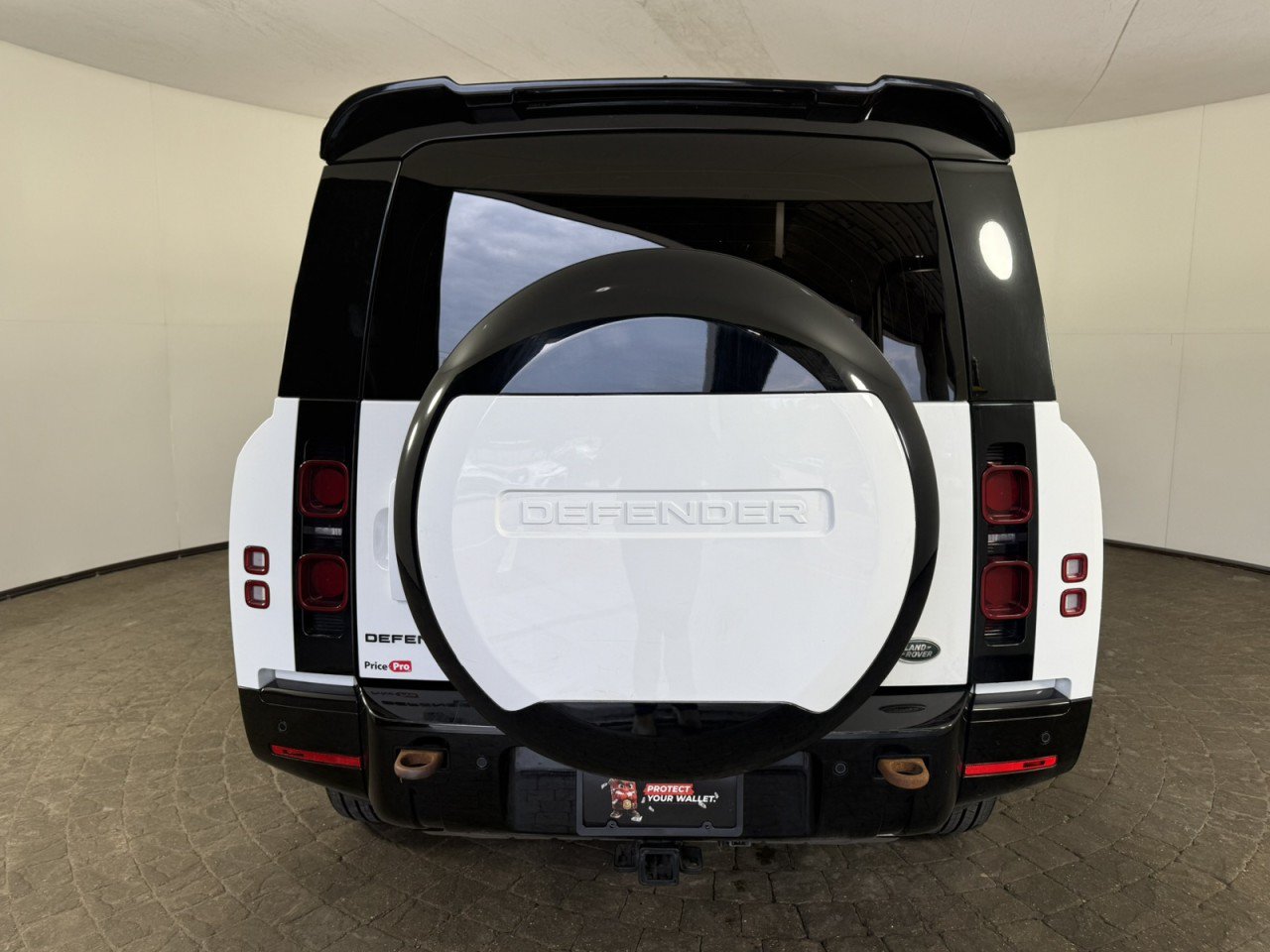 Used 2023 Land Rover Defender 130 X-Dynamic SE AWD/4WD image 6