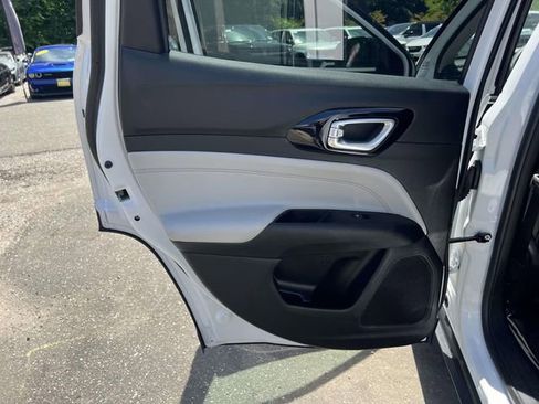 Certified 2022 Jeep Compass Limited AWD/4WD image 16