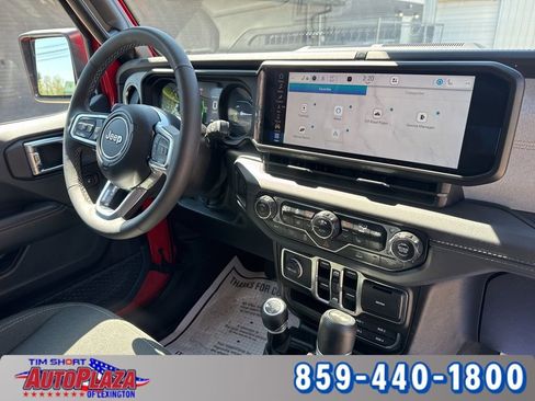 Used 2025 Jeep Wrangler Unlimited Sahara AWD/4WD image 41