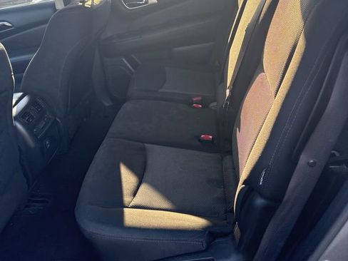 Used 2018 Nissan Pathfinder S image 10