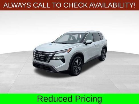 Used 2024 Nissan Rogue SL image 3