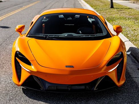 Used 2025 McLaren Artura RWD image 13