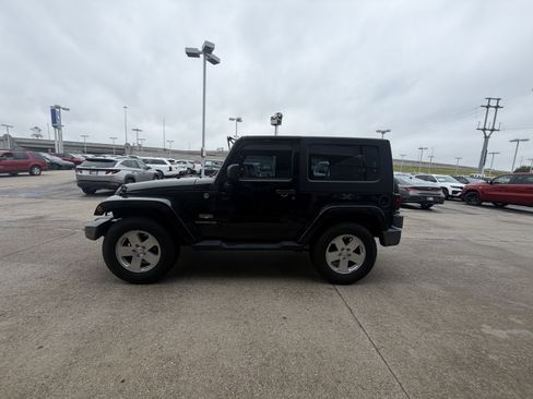 Used 2010 Jeep Wrangler Sahara AWD/4WD image 13