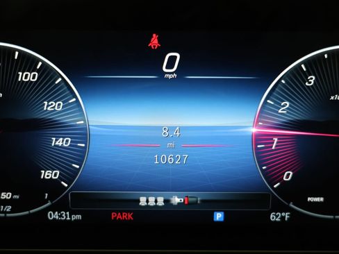 Used 2025 Mercedes-Benz GLB 250 4MATIC image 11