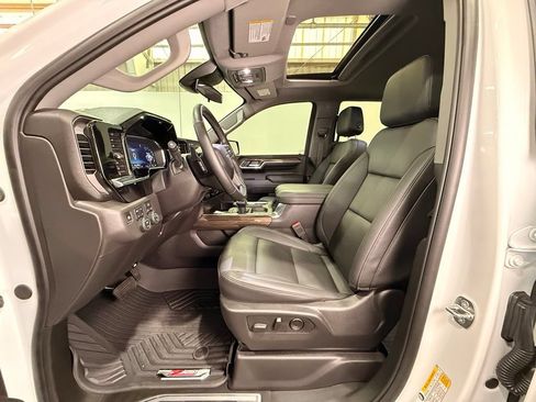 Used 2024 Chevrolet Silverado 1500 LT Trail Boss w/ Convenience Package II AWD/4WD image 16