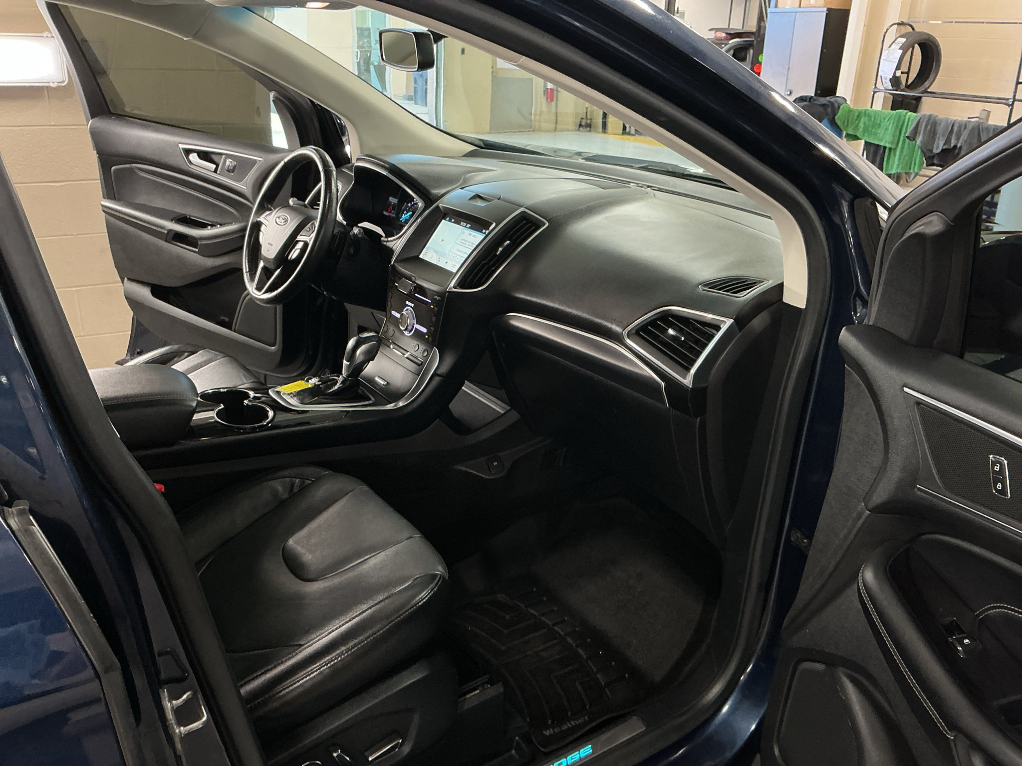 Used 2017 Ford Edge Titanium w/ Equipment Group 301A AWD/4WD image 12