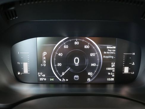 Used 2018 Volvo XC60 T6 Momentum w/ Vision Package image 57