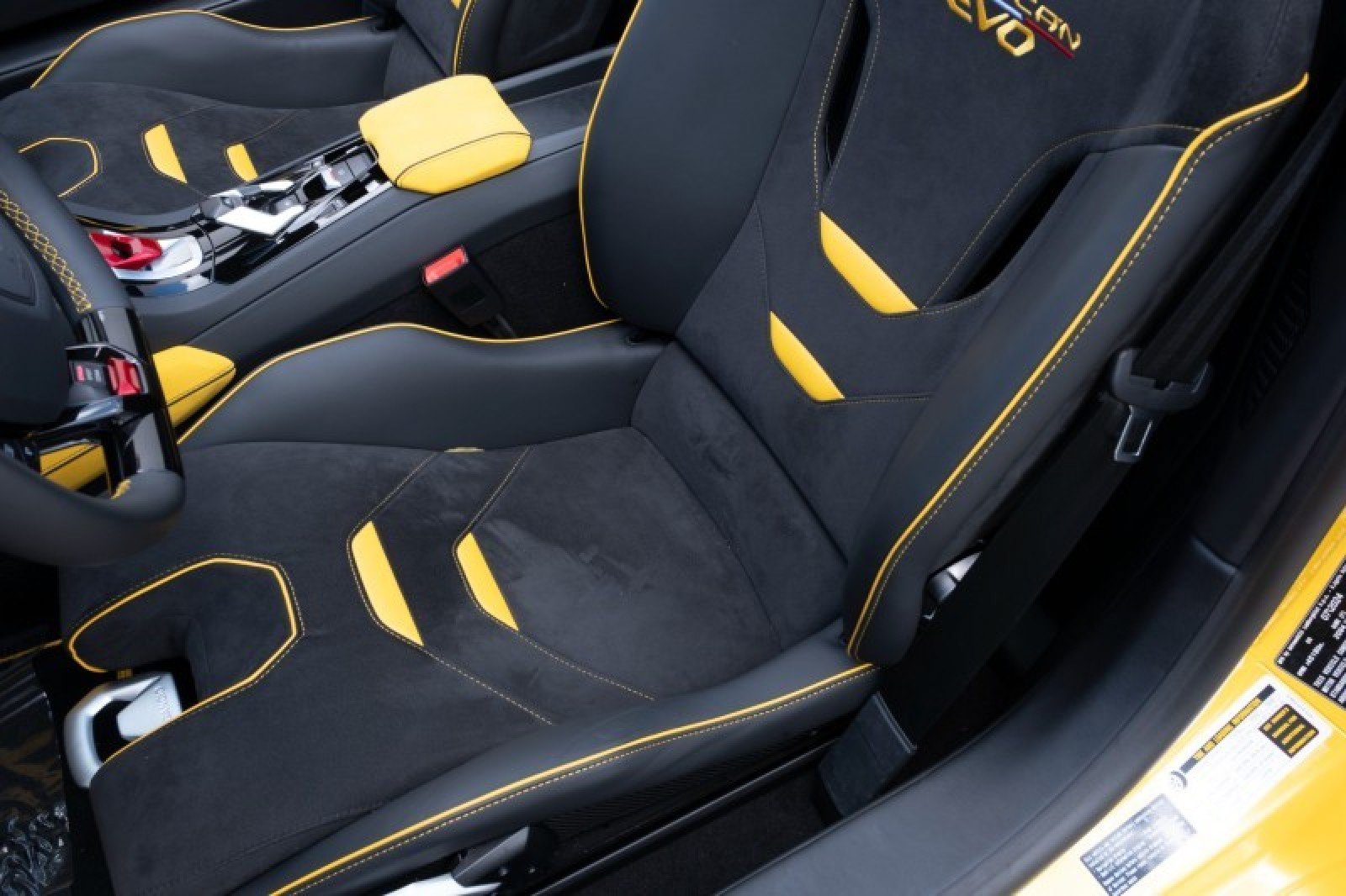Used 2024 Lamborghini Huracan EVO AWD/4WD image 16